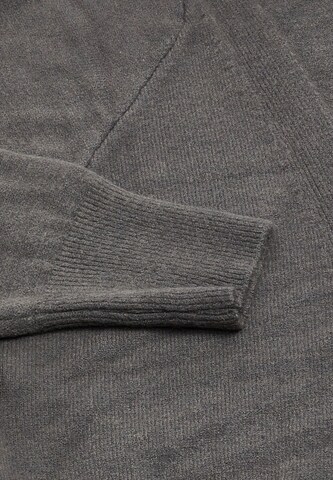 Tanuna Knit Cardigan in Grey