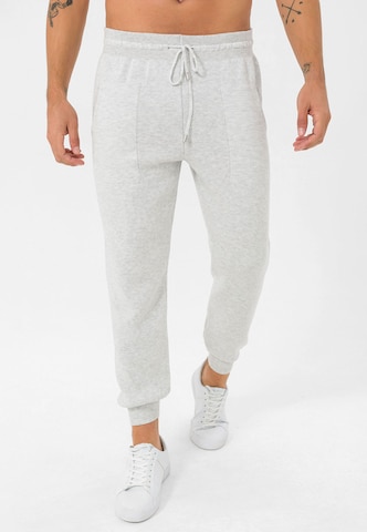 Jimmy Sanders Tapered Trousers in Grey: front