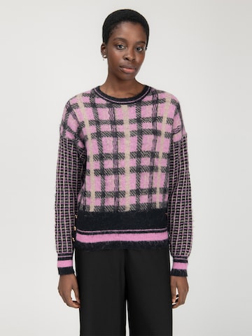 Pullover di Influencer in nero: frontale