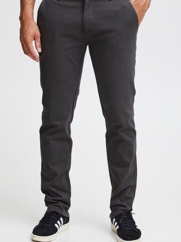 Coupe slim Pantalon chino ' Galeno ' 11 Project en gris : devant