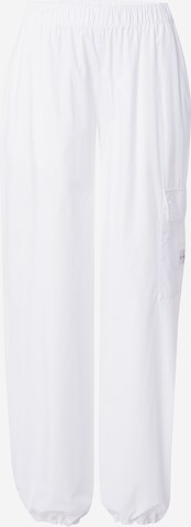 Calvin Klein Jeans Zwężany krój Bojówki w kolorze biały: przód
