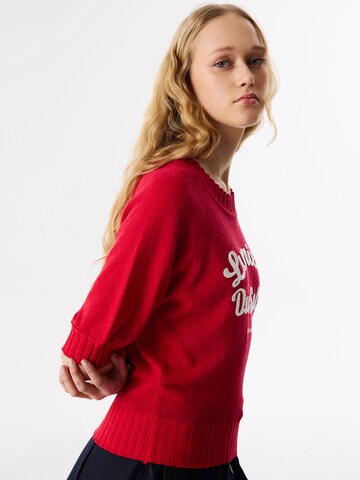 Twist Sweater in Red