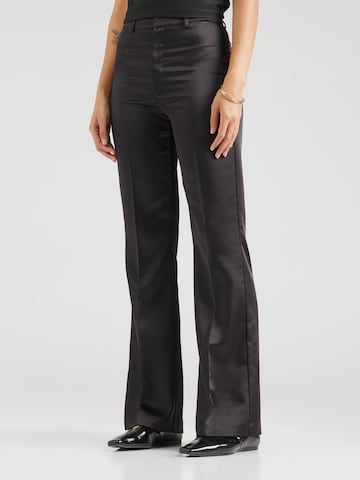 millane - regular Pantalón de pinzas en negro: frente