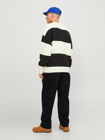 JACK & JONES Loosefit Chino nadrág 'Karl Lawrence' - fekete