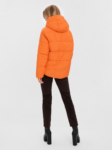 VERO MODA Zimska jakna 'Gemma Holly' | oranžna barva