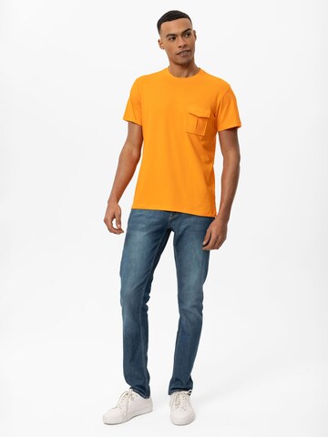 Daniel Hills - Camisa em laranja