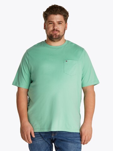 Tommy Hilfiger Big & Tall - Camiseta 'ESSENTIAL' en verde: frente