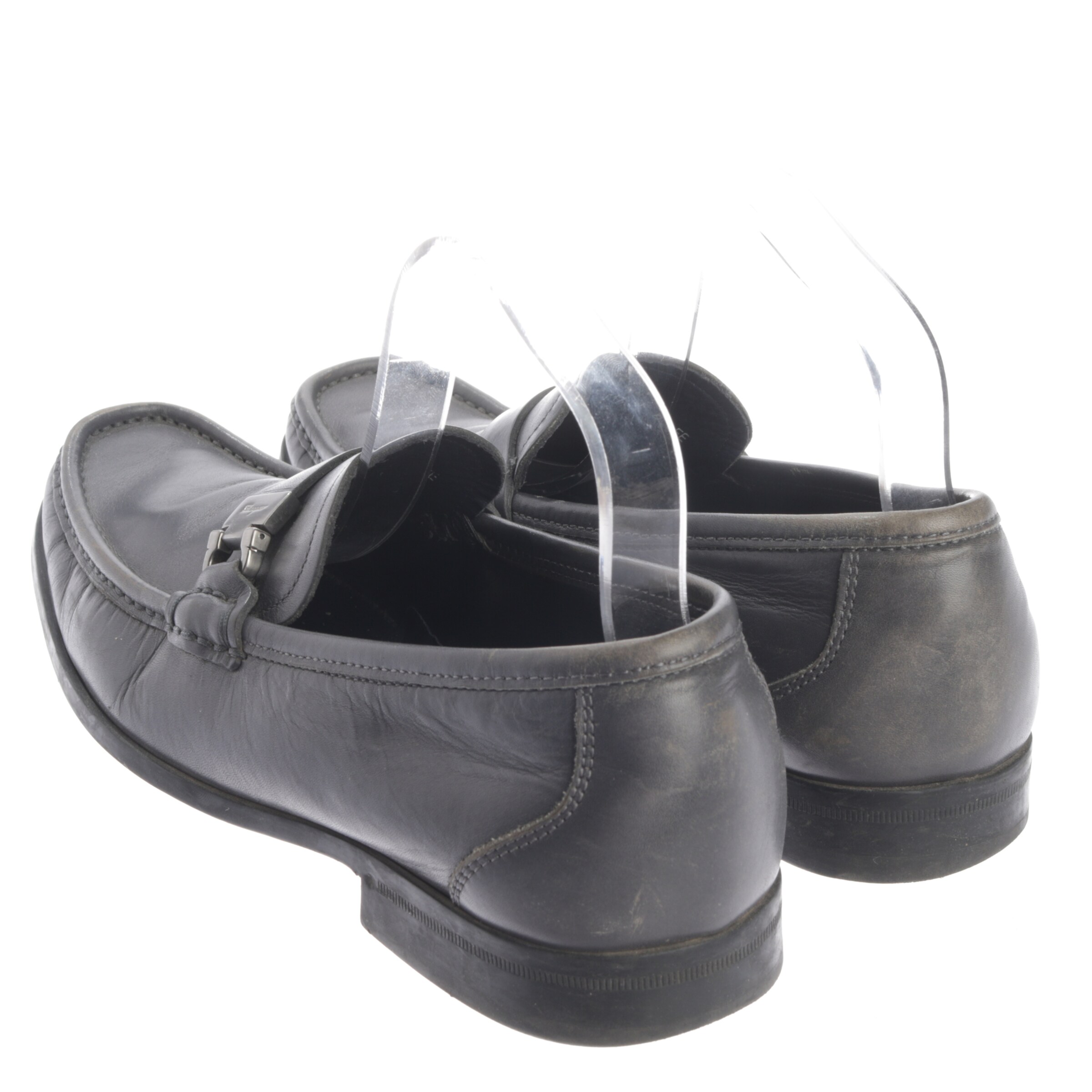 Salvatore Ferragamo Flats & Loafers in 38,5 in Grey