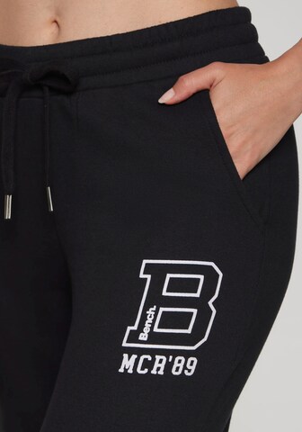BENCH Wide Leg Hose in Schwarz