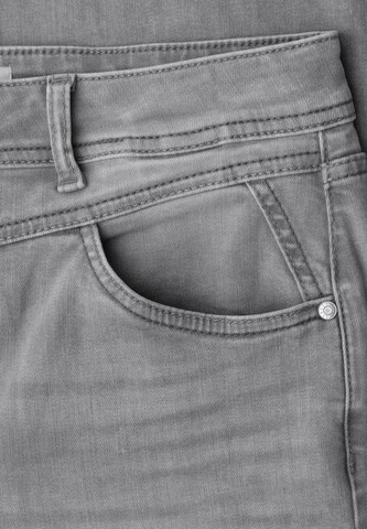 STREET ONE Regular Jeans in Grau