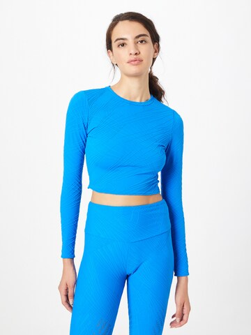 Onzie Performance Shirt in Blue: front