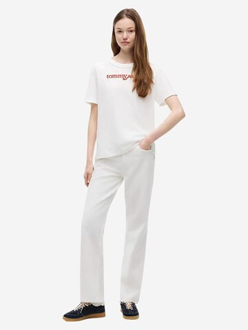 Maglietta 'DW0DW22812' di Tommy Jeans in bianco