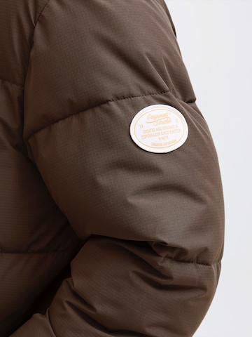 JACK & JONES Winterjas 'JORINWOOD' in Bruin