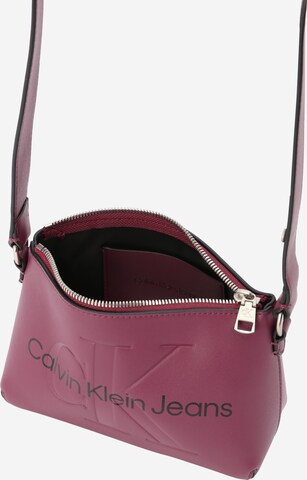 Calvin Klein Jeans Taška přes rameno – fialová