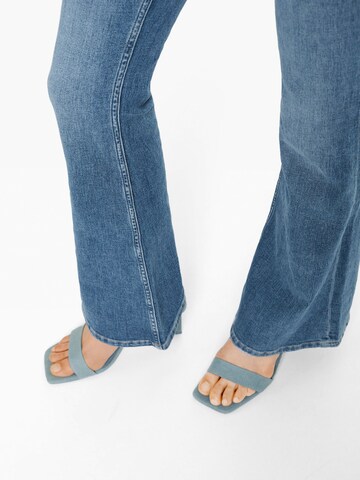 évasé Jean Bershka en bleu