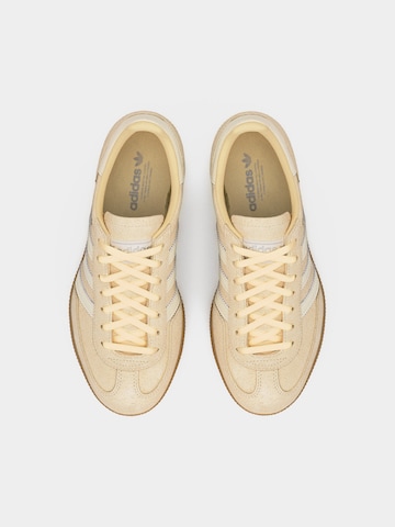 ADIDAS ORIGINALS Matalavartiset tennarit 'HANDBALL SPEZIAL BOLD' värissä beige