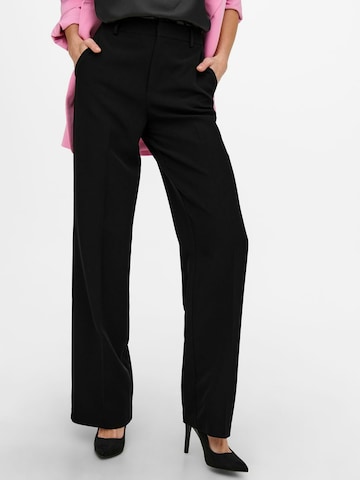 Loosefit Pantaloni con piega frontale 'Berry' di ONLY in nero: frontale