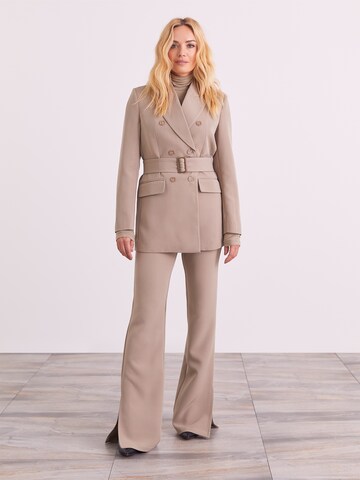 Blazer 'Nadia' di ABOUT YOU x Iconic by Tatiana Kucharova in beige