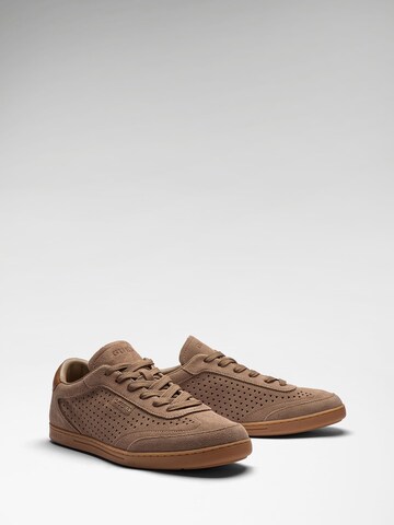 GUESS Sneaker 'Nixxter' in Braun