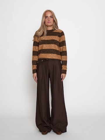 Peppercorn Wide leg Pants 'Salto' in Brown: front