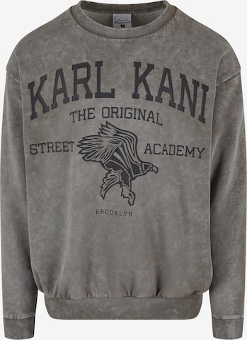Karl Kani Collegepaita 'Street Academy' värissä harmaa: etupuoli