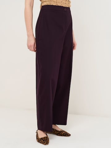 Camomilla Italia Wide leg Trousers with creases 'Payper' in Purple