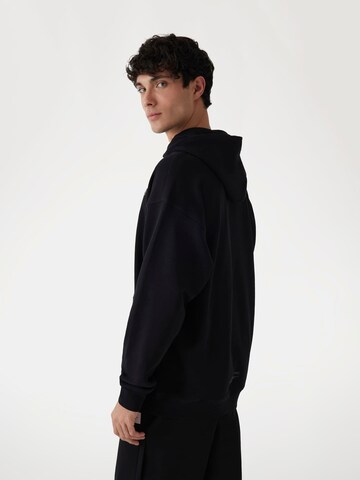 GUESS Sweatshirt in Schwarz