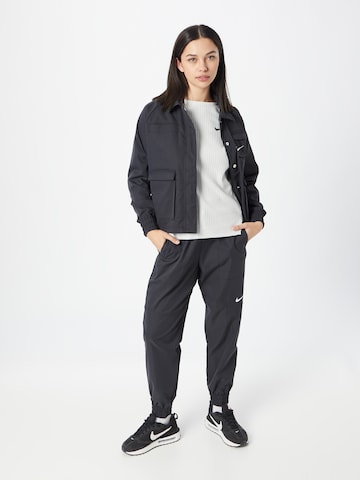 Nike Sportswear Футболка в Серый