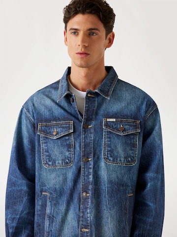 GUESS Between-Season Jacket in Blue