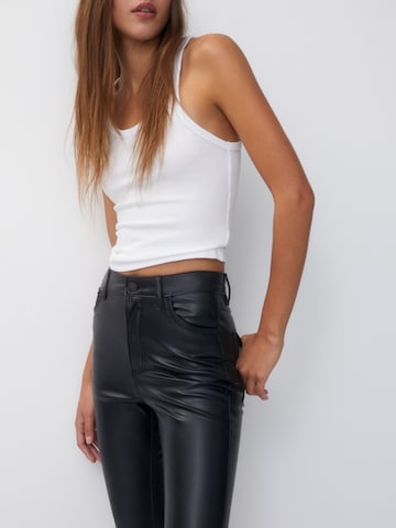 évasé Pantalon Pull&Bear en noir