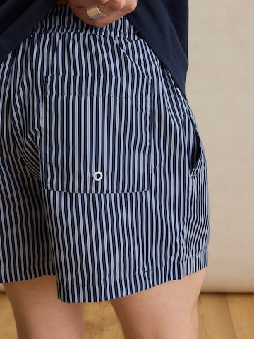DAN FOX APPAREL Rövid fürdőnadrágok 'Juri' - kék