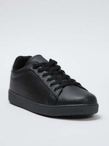 Trendyol Platform trainers in Black: front