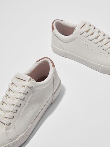 Bershka Sneaker in Weiß