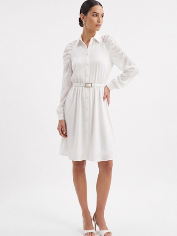 Abito 'Gathered Raglan Sleeve Viscose Midi Shirt Dress With Belt' di AVENUE N°29 in bianco