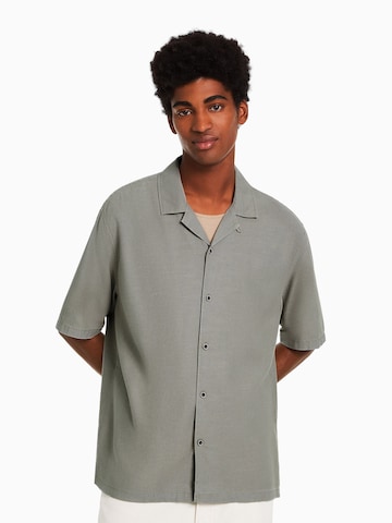 Bershka Comfort fit Button Up Shirt in Grey: front