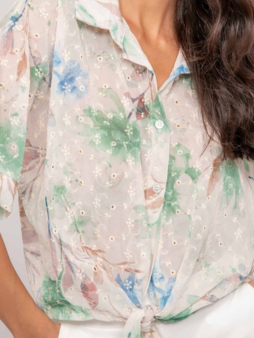 Maglietta 'Chemise motif avec broderie OWANIE' di Dona Lisa in blu: frontale
