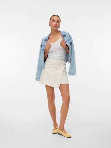 VERO MODA - Falda en blanco: frente