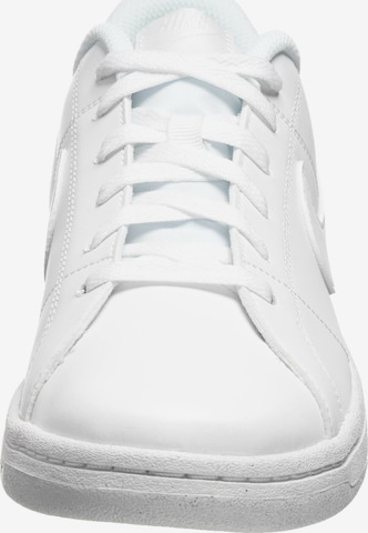 Baskets basses 'Court Royale 2' Nike Sportswear en blanc