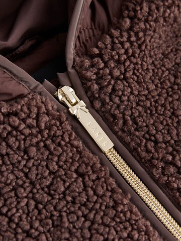 Baker by Ted Baker Ζακέτα φλις σε καφέ