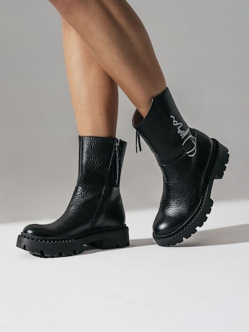 OPRA Boots 'OP067-01/00-6' in Black