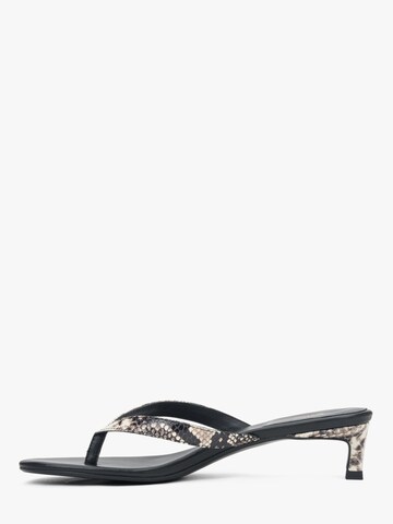 Estro - Sandalias con hebilla '203-24105-33' en negro