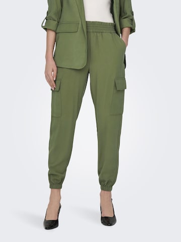 Tapered Pantaloni cargo 'Aris' di ONLY in verde: frontale