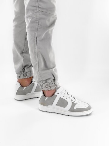 Dutch'D Sneaker low 'Rune' in Grau