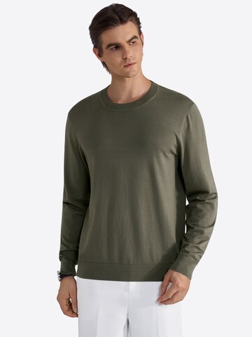 Vantory Sweater in Green: front
