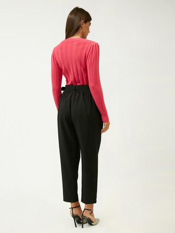 Influencer Tapered Pleat-front trousers in Black