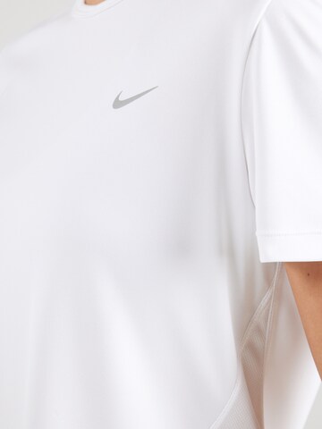 NIKE - Camiseta funcional 'TEMPO' en blanco