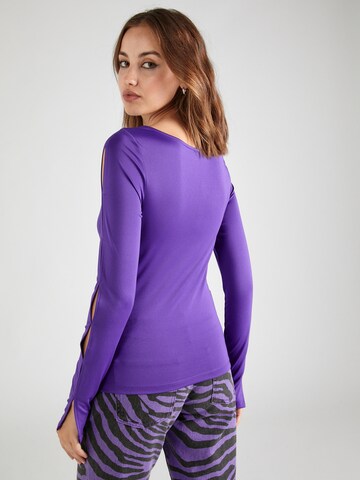 ABOUT YOU x Emili Sindlev - Camisa 'Briley' em roxo
