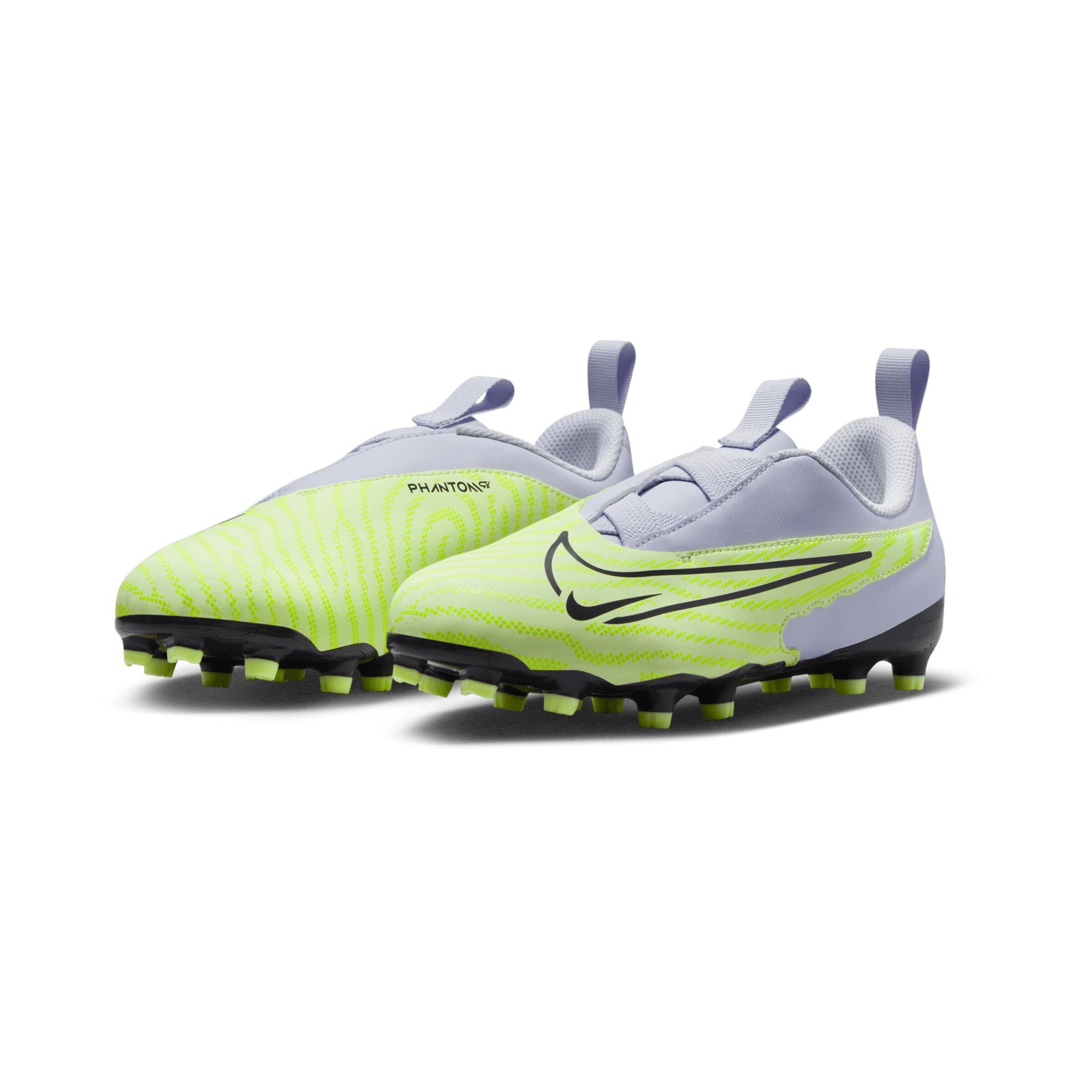 NIKE Athletic Shoes in Green
