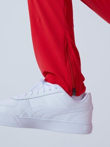 Coupe slim Pantalon de sport 'Slim Training Pants' SPORTKIND en rouge