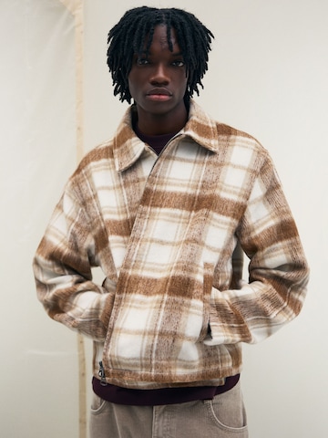 Bershka Tussenjas in Bruin